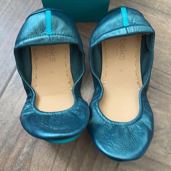 Tieks Tahitian peal color size 8 New in box - Picture 2 of 4
